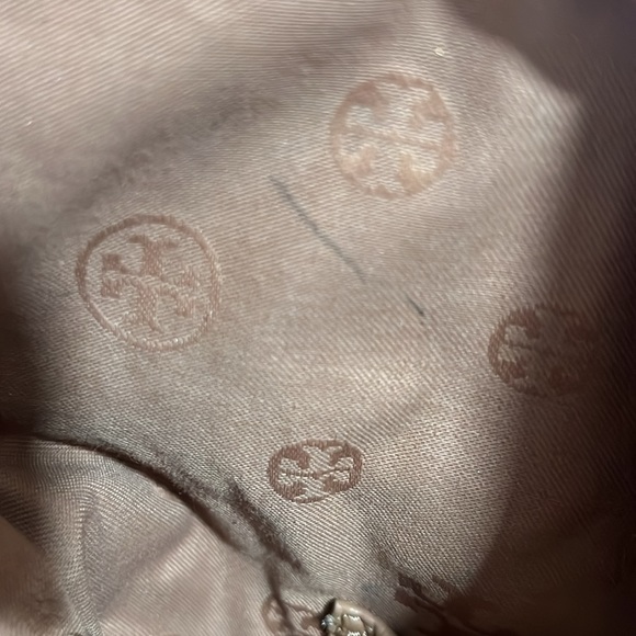 Tory Burch Robinson Pebbled Foldover Messenger Bag - Picture 12 of 12